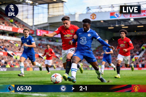 英超联赛直播画面截图，球员正在激烈拼抢